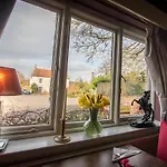 The Bay Horse
