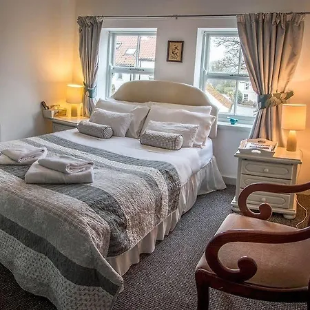 The Bay Horse 3*